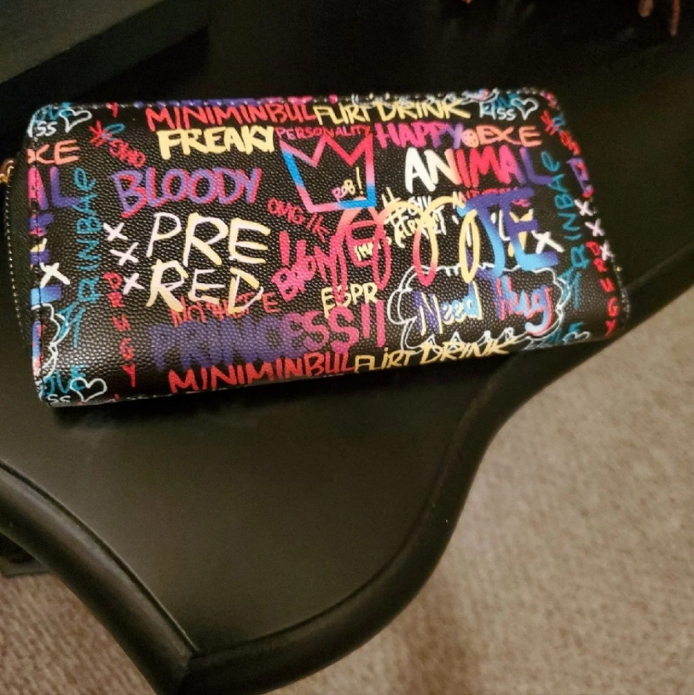 Zipper Wallet - Picture 2 of 3